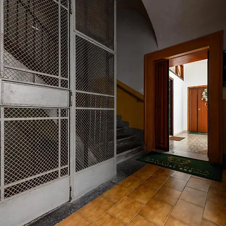 Santa Teresa Degli Scalzi 118 Apartamento *